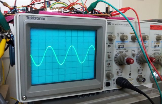 r820t ref clock signal 0.5 v-divy 10 ns-divx